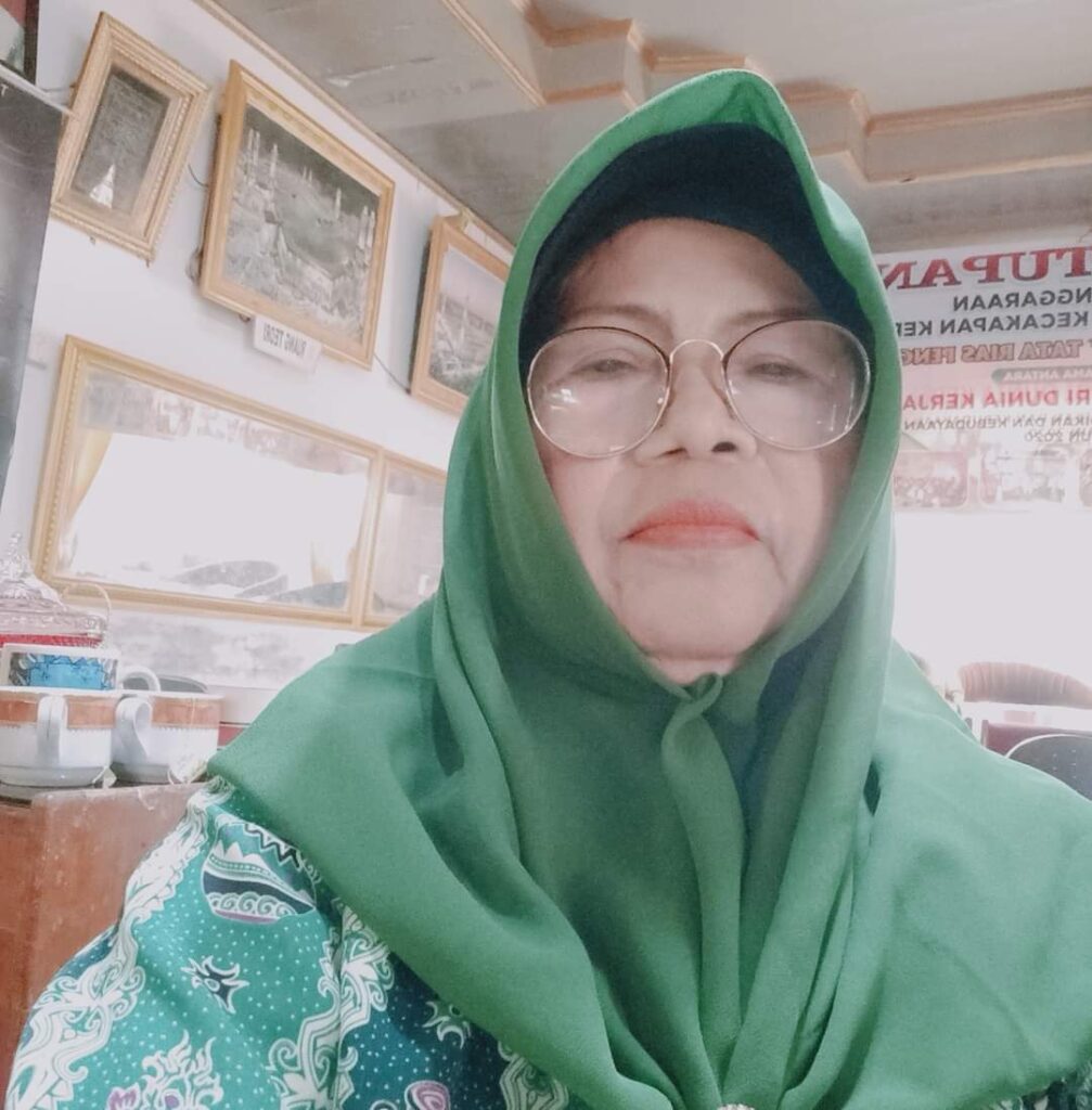 Hj Siti Sofiaty Guru Wirausaha di Kampung