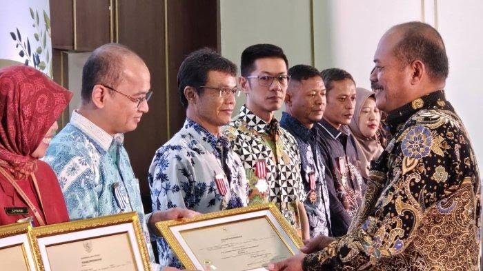 Terapkan Efisiensi Energi dan Air, Sido Muncul Dapat Penghargaan Pemprov Jateng