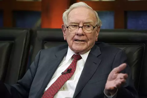 Ini Alasan Warren Buffett Enggan Beli Emas