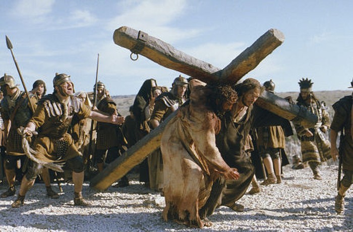 Jim Caviezel – Monica Bellucci Tidak Akan Kembali di Sekuel The Passion of the Christ