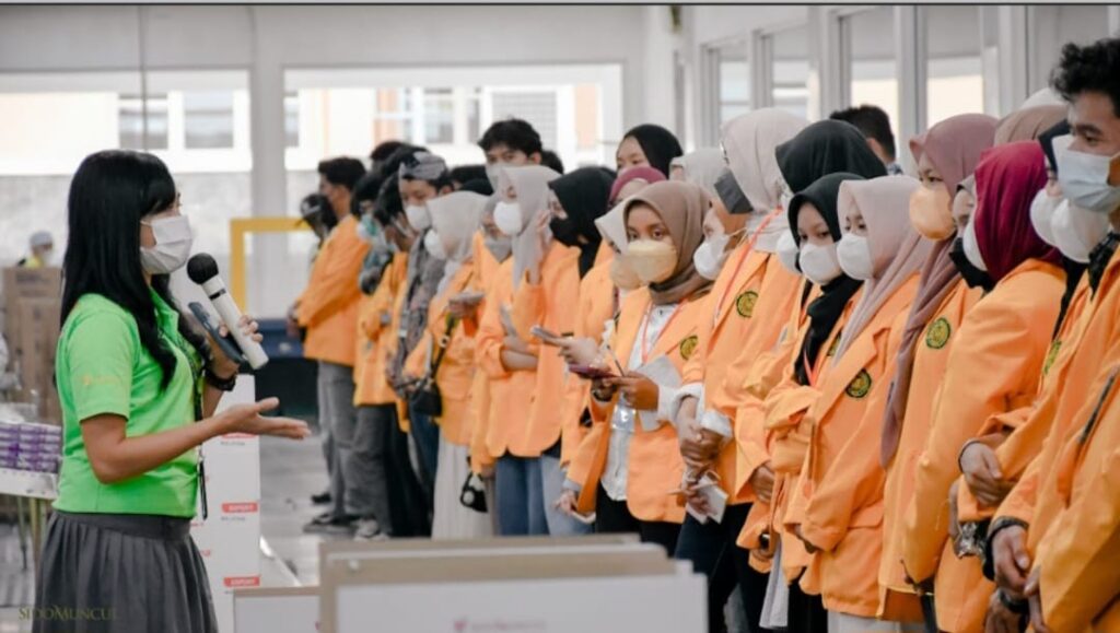 Ratusan Mahasiswa Kunjungi Sido Muncul Belajar Digital Branding