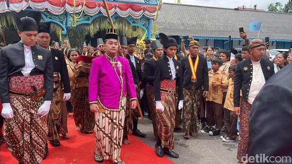 Keraton Solo Resmi Punya Raja Baru Paku Buwono XIV