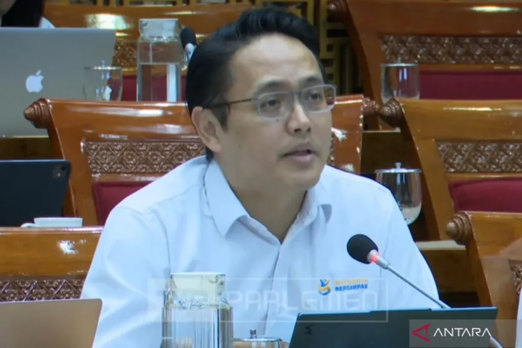 Kemdiktisaintek Bebaskan UKT 1–2 Semester Mahasiswa Korban Bencana