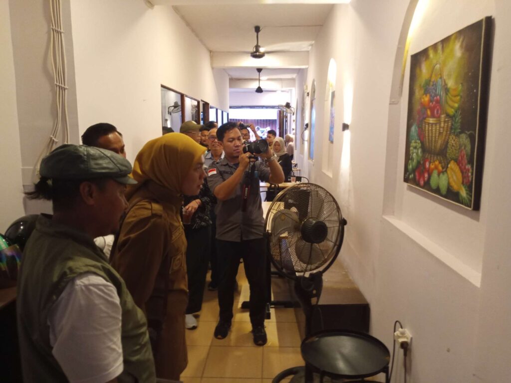 Ananda Beri Ruang Berkarya dan Pasar untuk Seniman Pelukis Kota