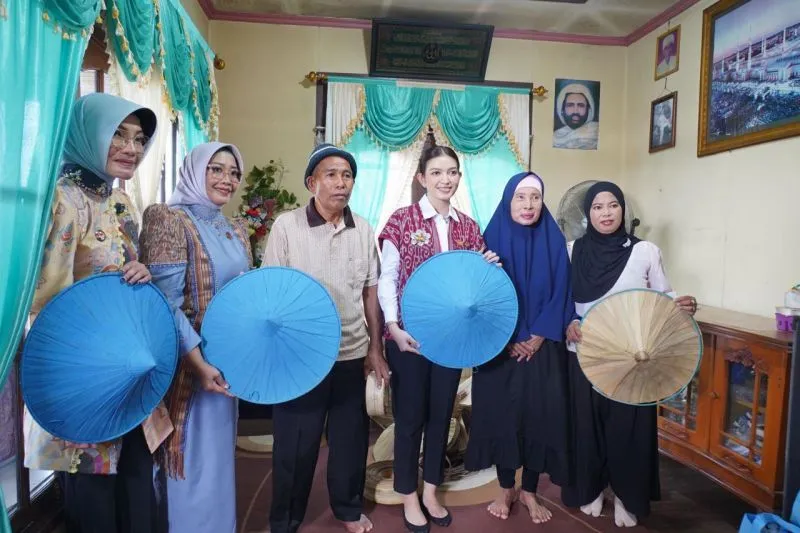 Selvi Ananda Gibran Kunjungi Kampung Caping Pontianak