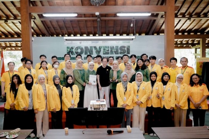 Irwan Hidayat Dorong Mahasiswa Kedokteran Berani Riset Herbal
