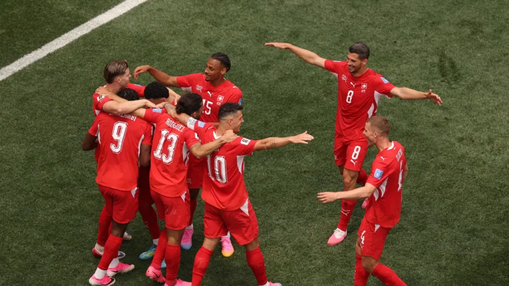 Rekan Jay Idzes Kartu Merah, Swiss Hajar Bosnia 4-1